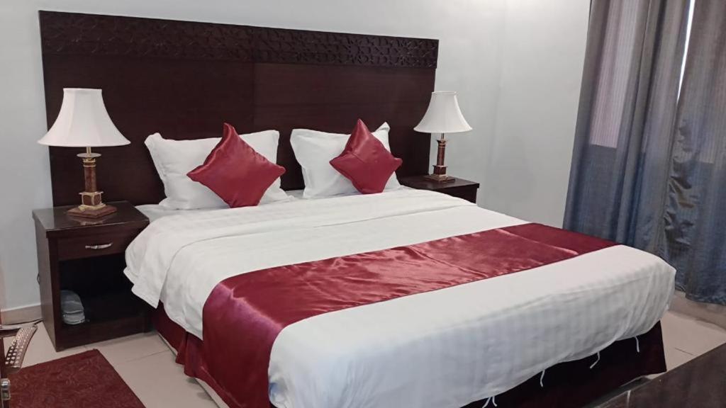 In Taibah Aparthotel Μεδίνα Εξωτερικό φωτογραφία